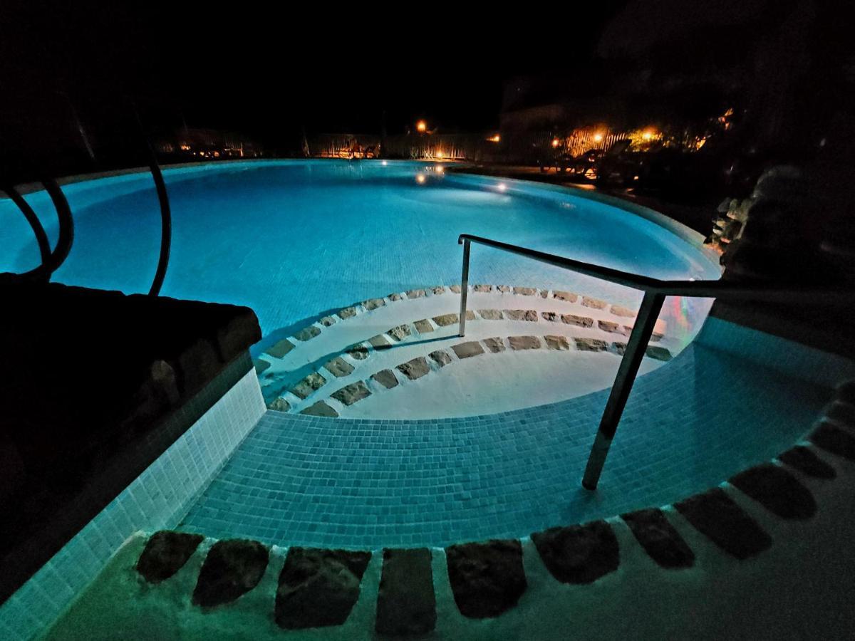 Hôtel Les Hauts de Mourèze Esterno foto