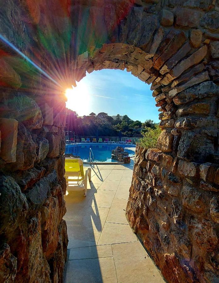 Hôtel Les Hauts de Mourèze Esterno foto